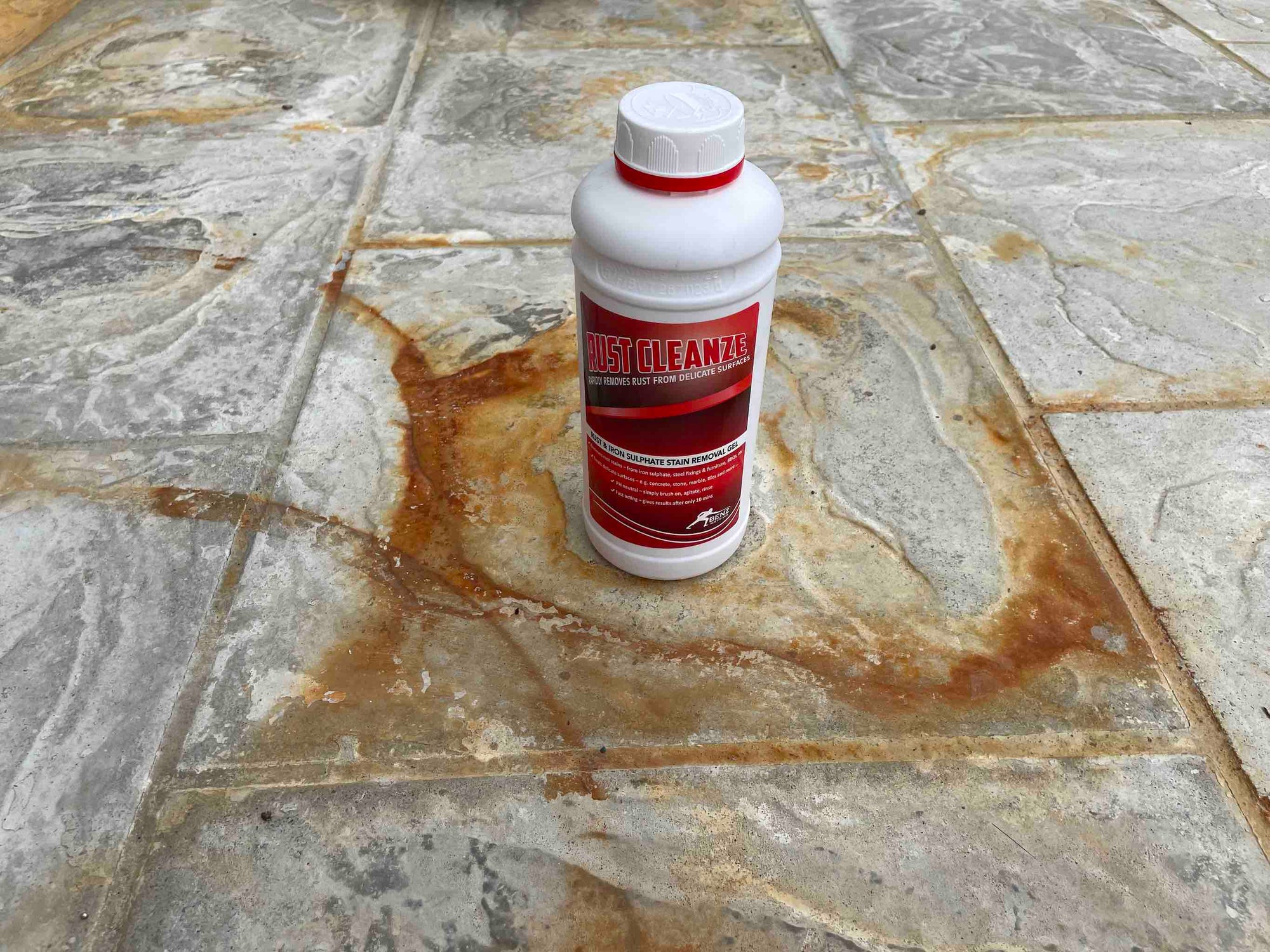 RUST CLEANZE (1L): The biodegradable non-acid rust treatment that removes rust stains from concrete, render, limestone, sandstone, etc ...